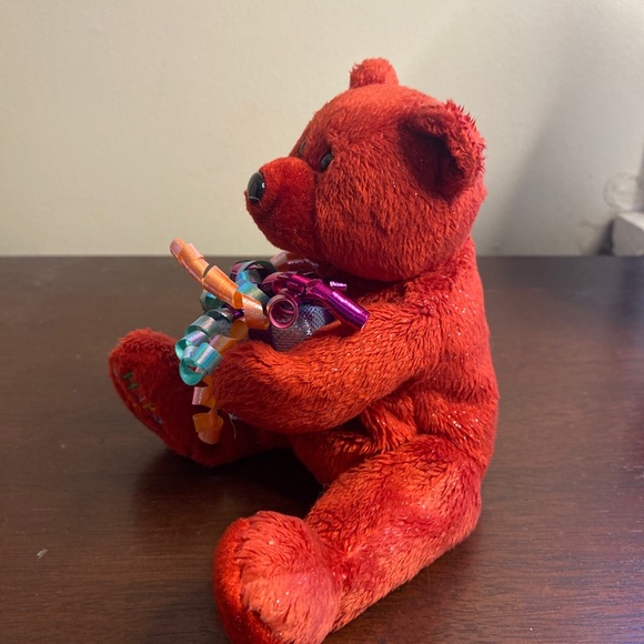 TY Beanie Baby - HAPPY BIRTHDAY the Bear ( Red - w/ Present ) (7 inch) Plushie - Picture 6 of 6